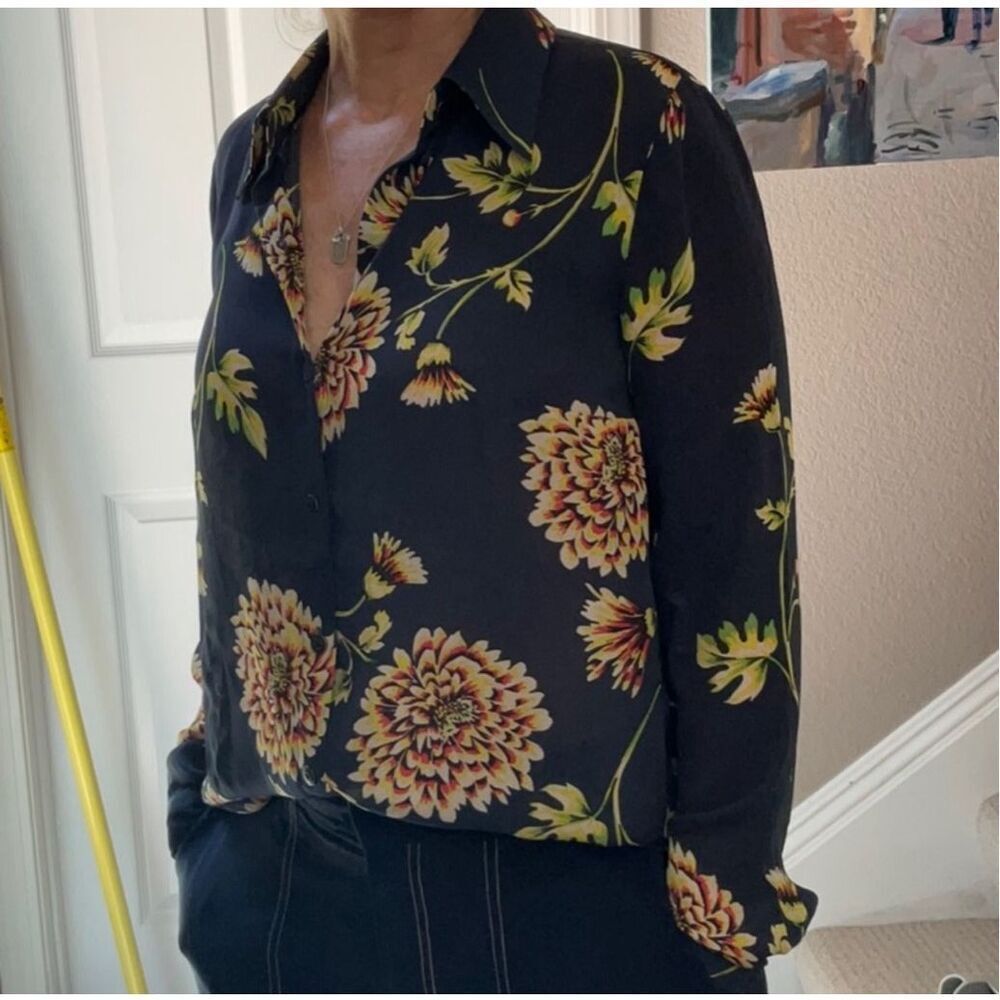 CAbi Daisy button down blouse Sz S